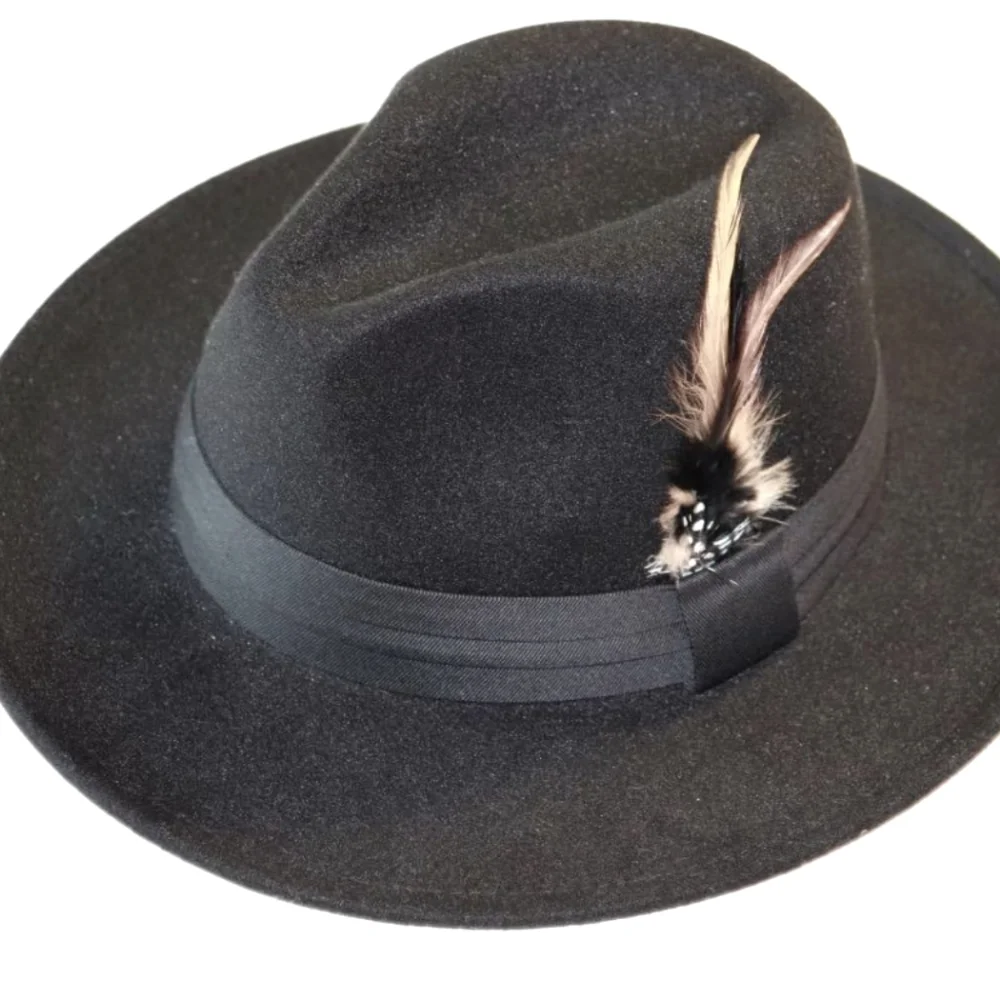 Womans Hats - Picture 1 of 2